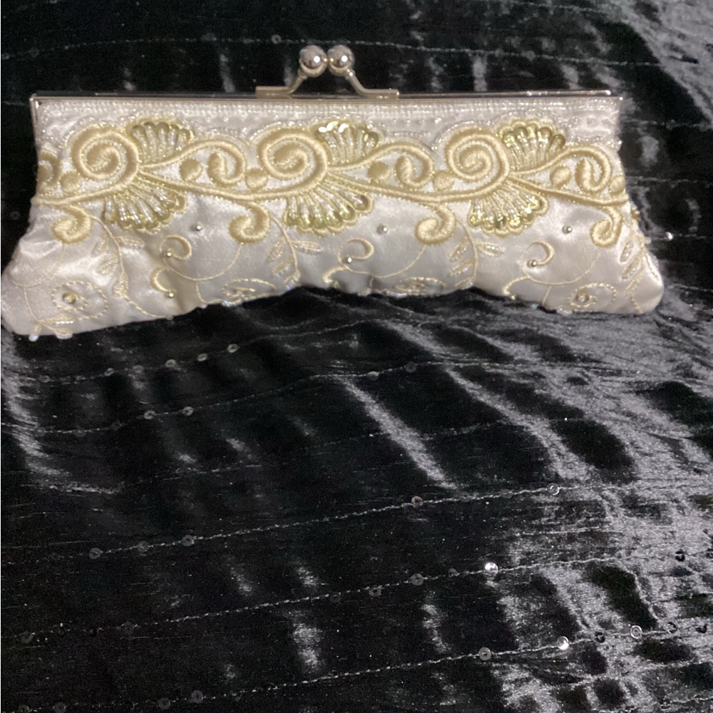 White & Gold Vintage-Inspired Satin Clutch Crossbody Shoulder with Floral Motifs